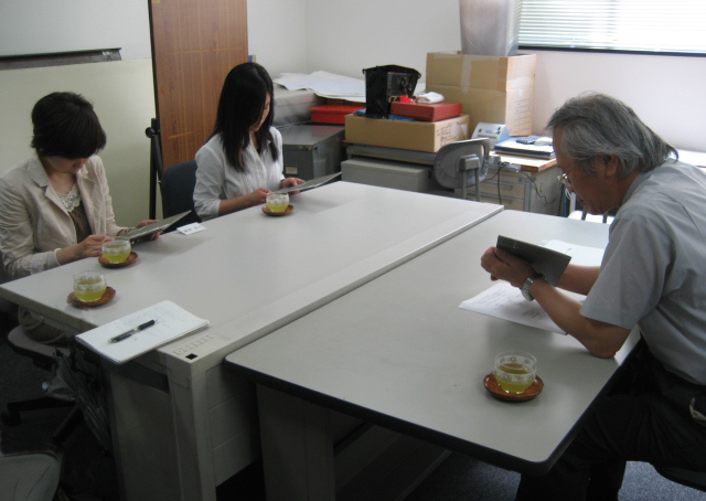 �������P